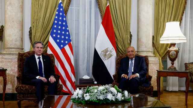 Antony Blinken con el ministro de Exteriores egipcio Sameh Shoukry, en El Cairo.