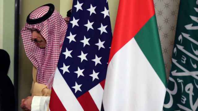 El ministro de Exteriores de Arabia Saudí, Faisal bin Farhan bin Abdullah, en la reunión con Blinken en Egipto este miércoles.