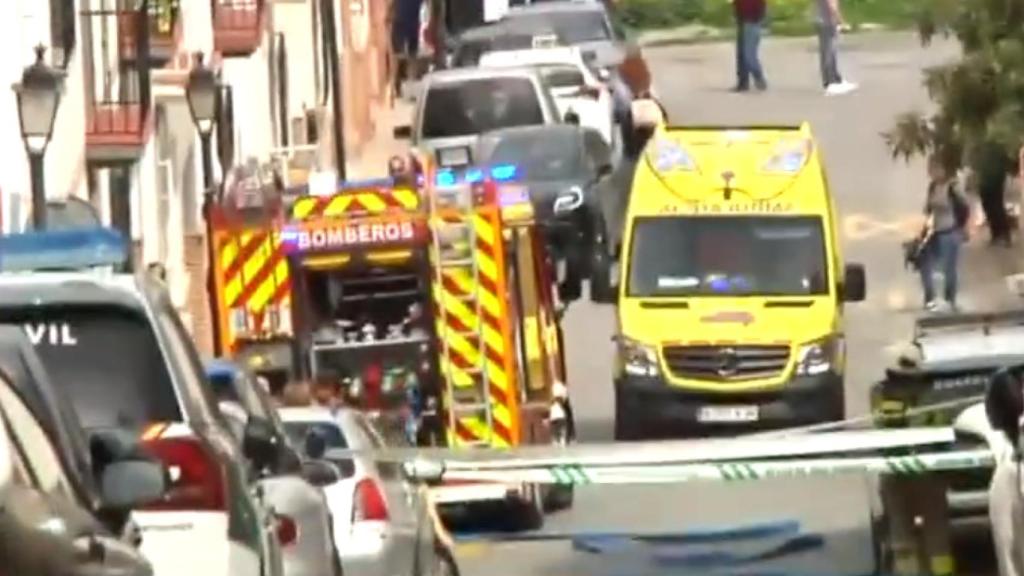 La Guardia Civil ha acordonado la zona del edificio.