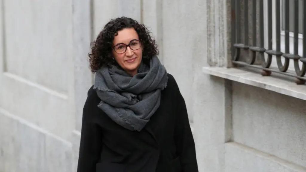 Marta Rovira, secretaria general de ERC, huida de la Justicia, encabeza las negociaciones de su partido.