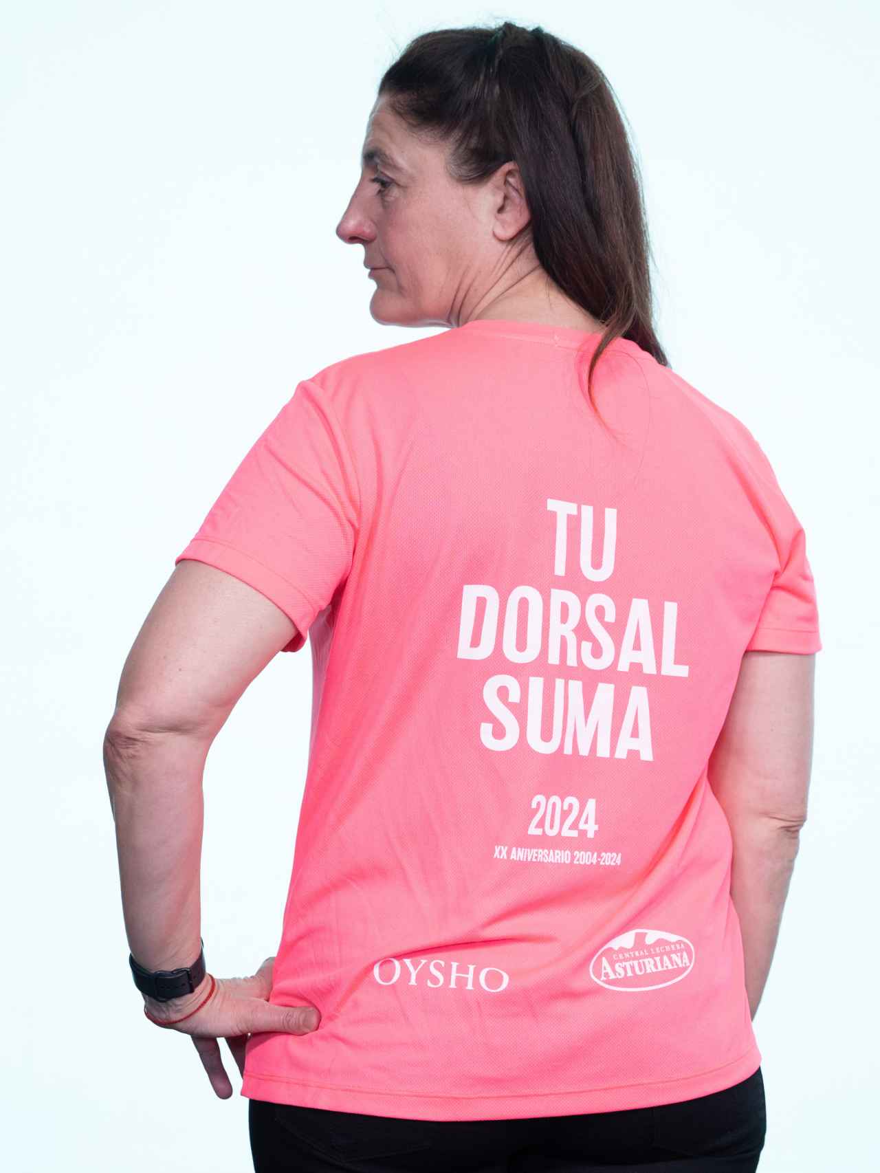 Yolanda Vázquez con la camiseta de la carrera