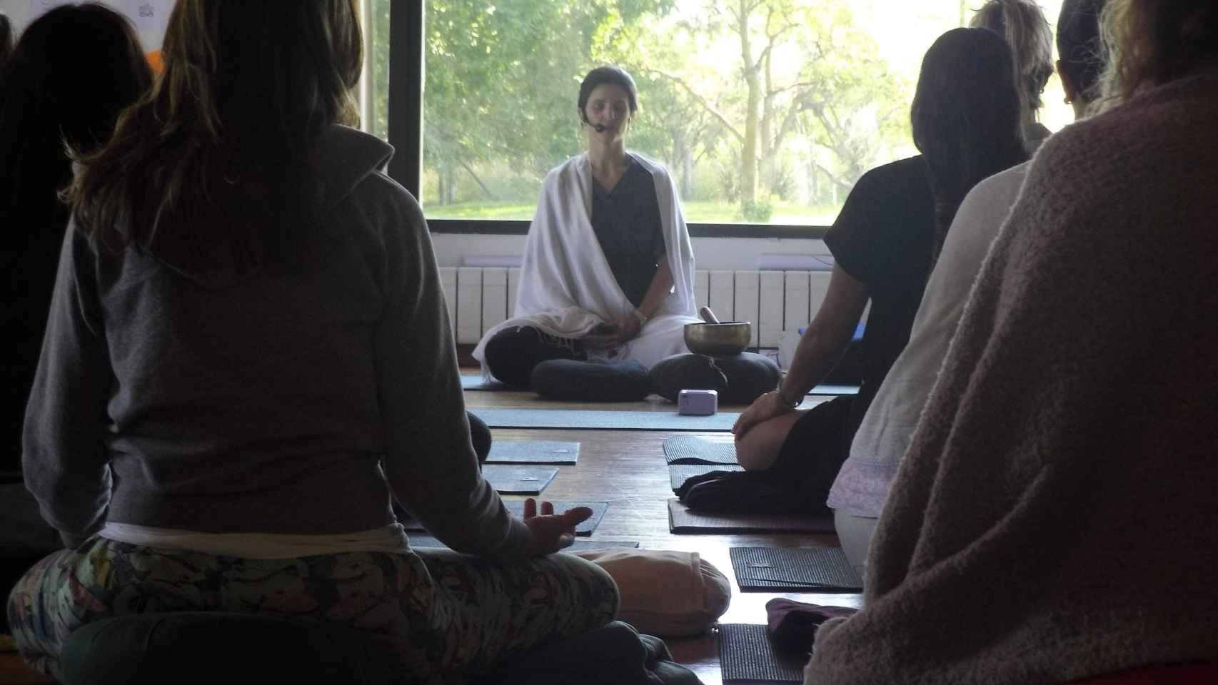 Una sesión guiada de meditación mindfulness.