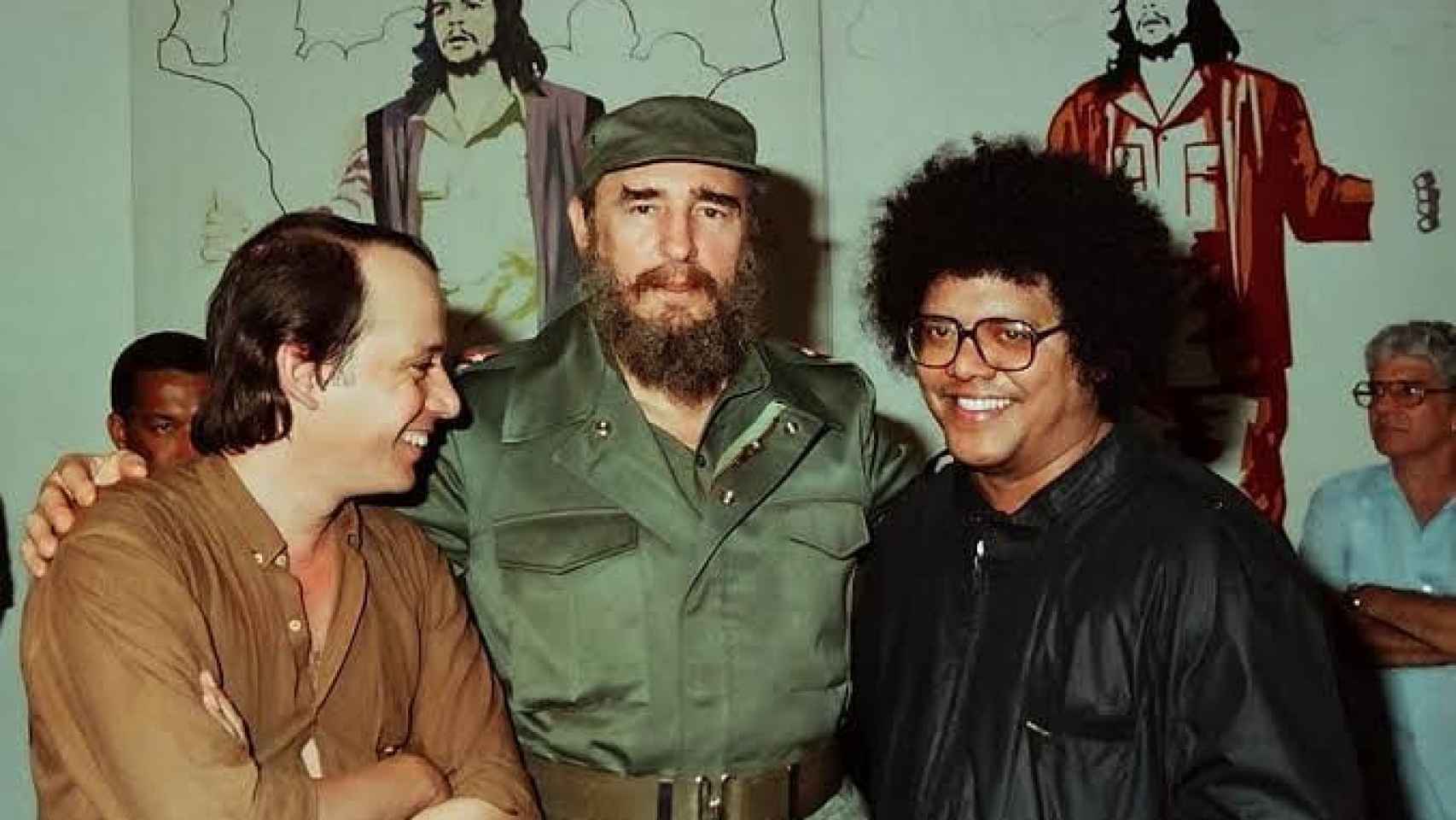 Silvio Rodríguez (izquierda) en una imagen de juventud junto a Fidel Castro (centro) y Pablo Milanés (derecha)