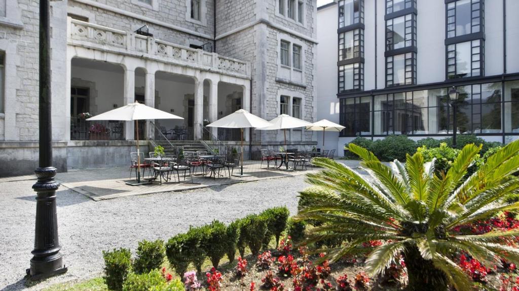 Exterior del Parador de Limpias.