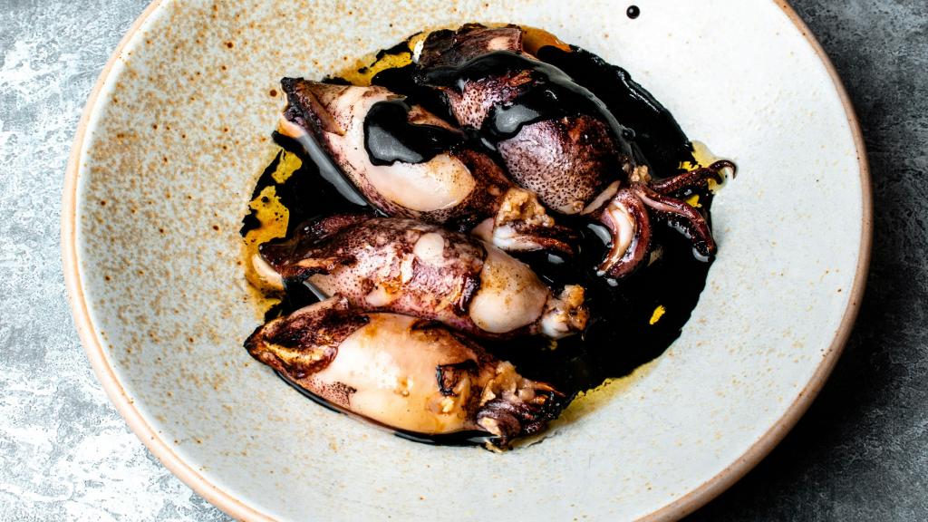 Los chipirones a la plancha más deliciosos de Cantabria: llevan ali oli negro y enamoran a todos