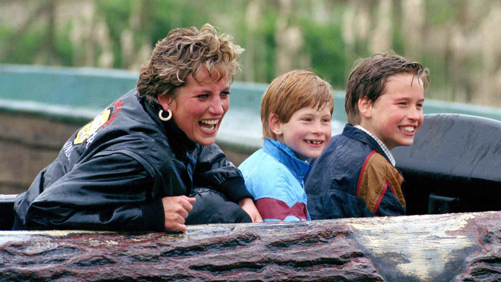 La princesa Diana y los príncipes Guillermo y Harry en una imagen de archivo de 1990.