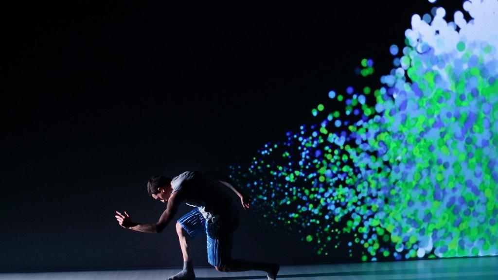 Una escena de 'Dot', lo nuevo de danza de los valencianos Maduixa.