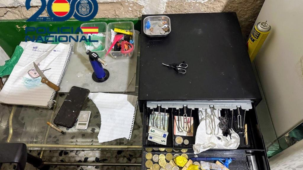 Neutralizado un punto negro de droga en dos viviendas de Elche por las que pasaba gente las 24 horas