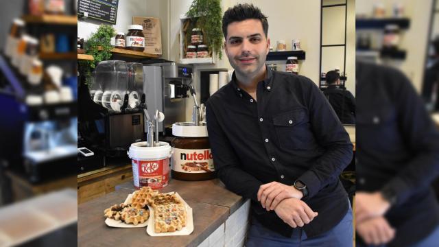 Carlos Pradera es uno de los dueños de 'Tu Gofre - Manneken Pis', los reyes de este postre en Valladolid