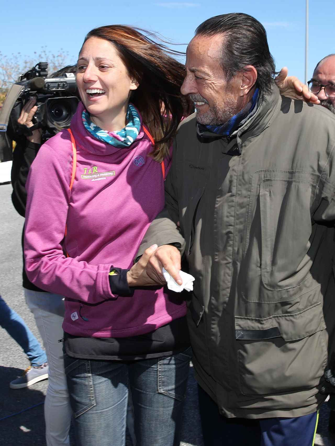 Julián Muñoz y su hija Elia, en un permiso penitenciario del expolítico.
