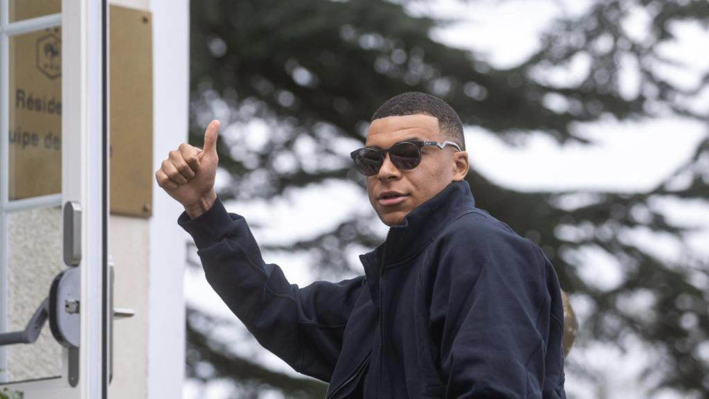 Mbappé, en el momento de su llegada a la concentración de Francia.