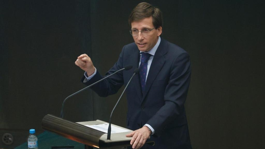 El alcalde de Madrid, José Luis Martínez-Almeida, durante el Pleno de Cibeles de este viernes.