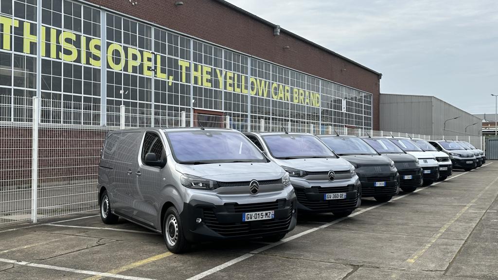 Vehículos comerciales de Stellantis en la planta de Rüsselsheim (Alemania).