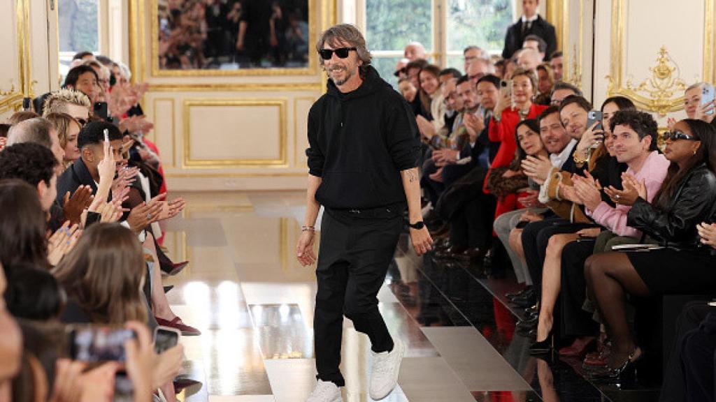 El diseñador Pierpaolo Piccioli en París mostrando la colección Otoño/Invierno 2024-2025