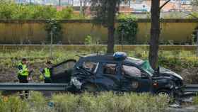 Estado en el que quedó el coche de la Guardia Civil tras el accidente.