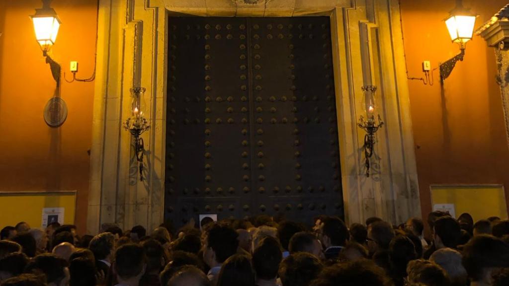 La puerta donde los sevillanos despiden la Semana Santa.
