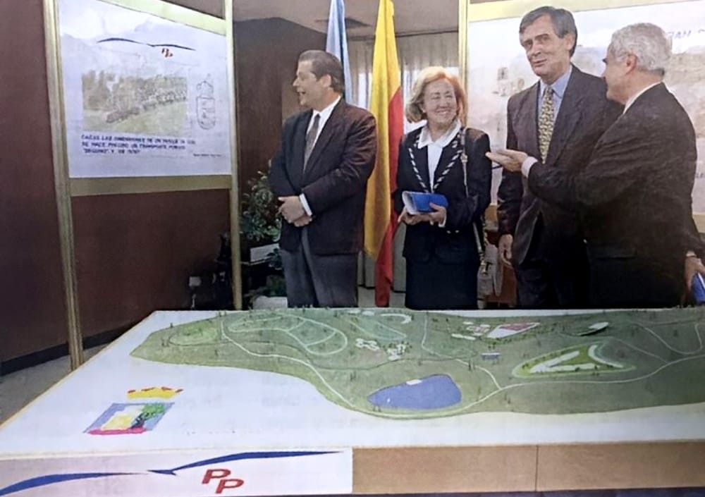 Presentación del proyecto del parque temático del PP en 1995. Foto: Vigo Antigo