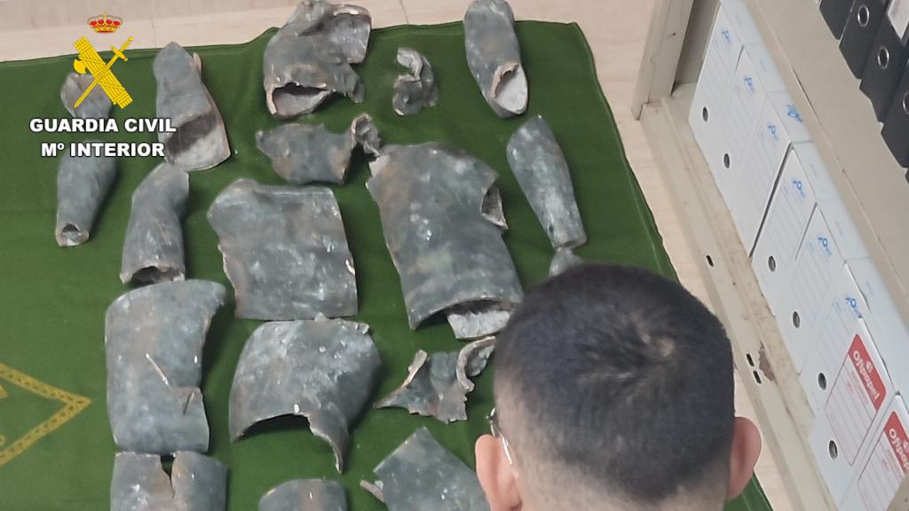 Los restos de la réplica.