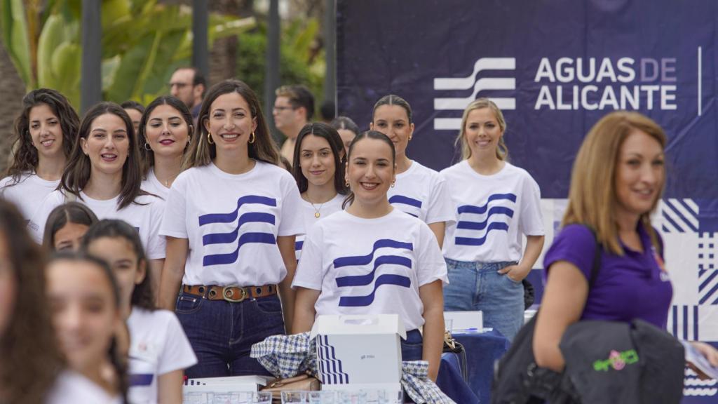 Asistentes a la cata de Aguas de Alicante.
