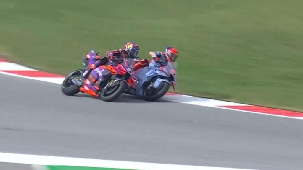 Marc Márquez adelanta a Jorge Martín.