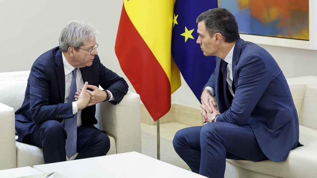 El comisario de Asuntos Económicos, Paolo Gentiloni, durante su reunión con Pedro Sánchez en Madrid el pasado 13 de marzo