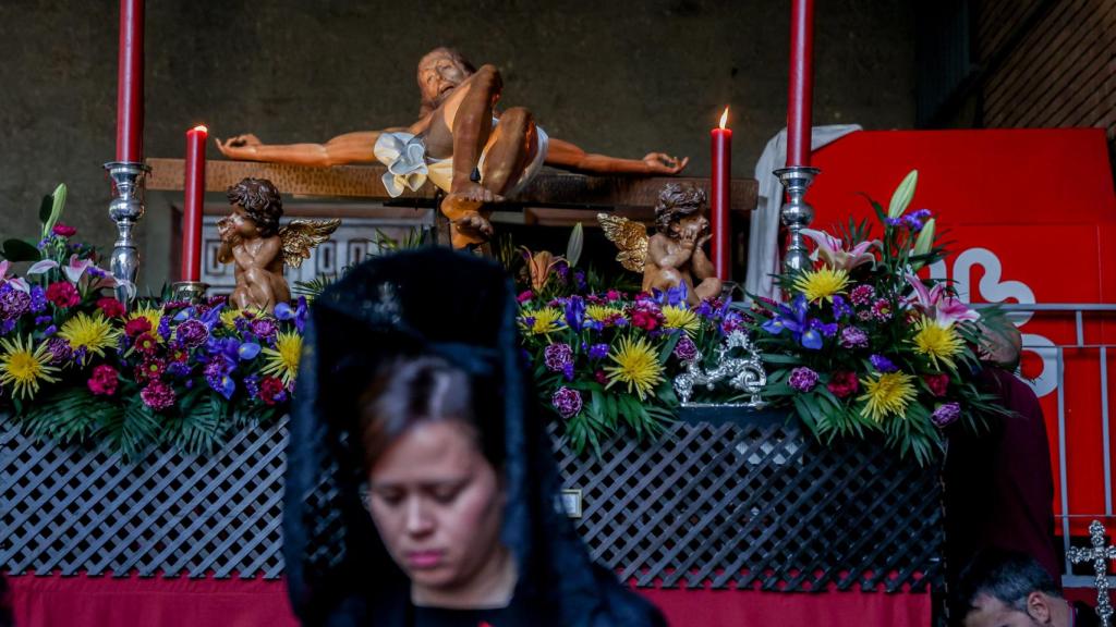 El paso del Cristo del Camino durante la procesión de Lunes Santo del Cristo del Camino y María Madre de las Delicias
