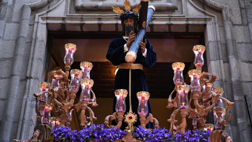 Paso de Nuestro Padre Jesús de la Salud durante la procesión de Semana Santa, ‘Los Gitanos’.