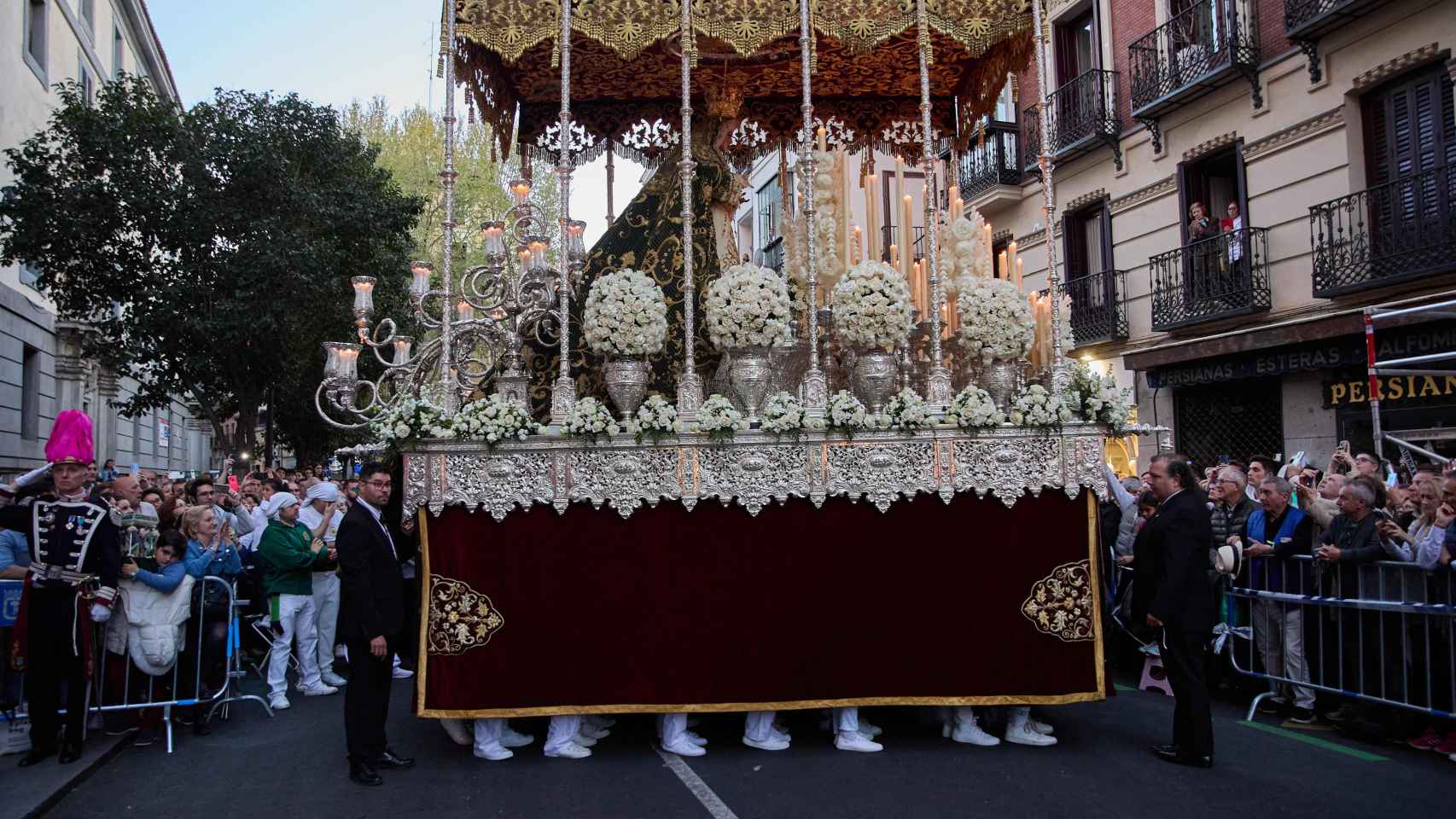 Paso de la Virgen de la Macarena, a 6 de abril de 2023, en Madrid (España).