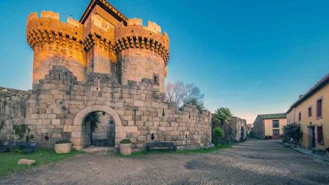 El castillo de Granadilla y su gran muralla