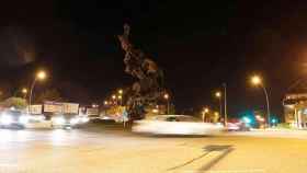 Monumento de la Plaza de España de Vigo apagado durante una ‘Hora del Planeta’.