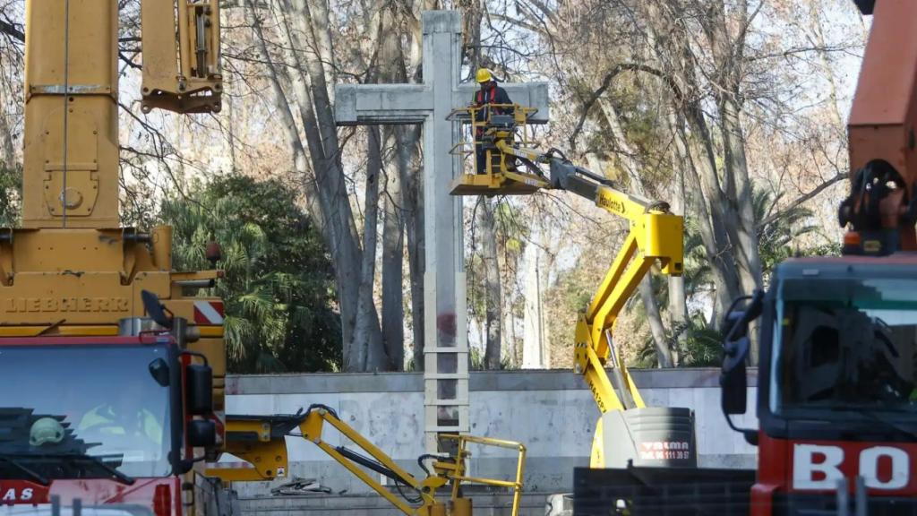 Cruz de los Caídos retirada del Parque ribalta de Castellón.