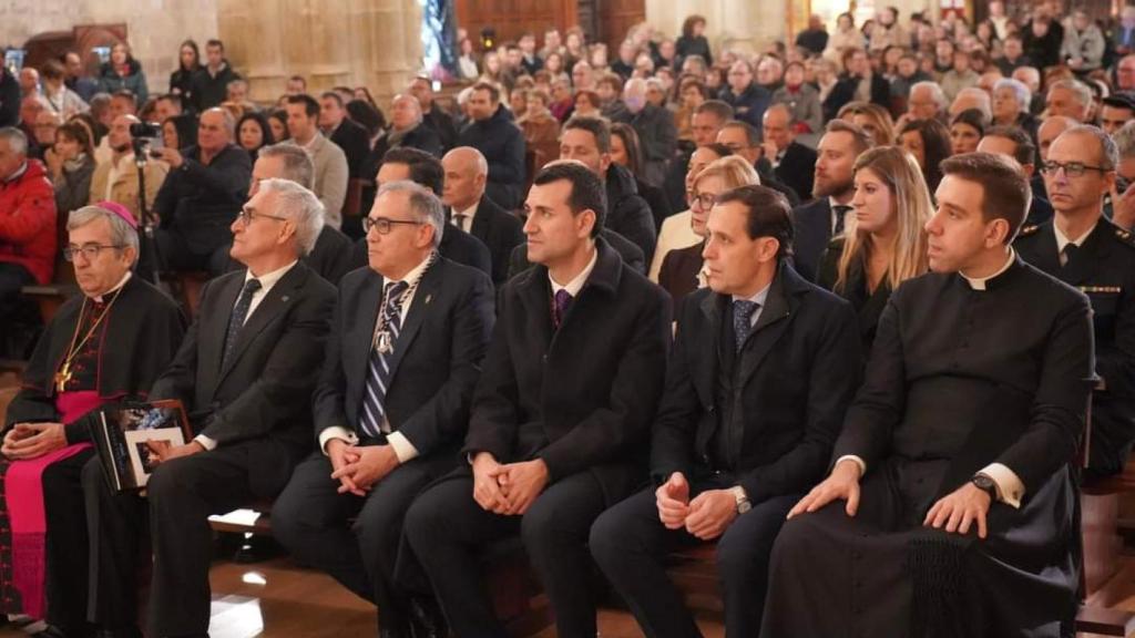 Autoriades presentes en el pregón del profesor José Luis Ponga