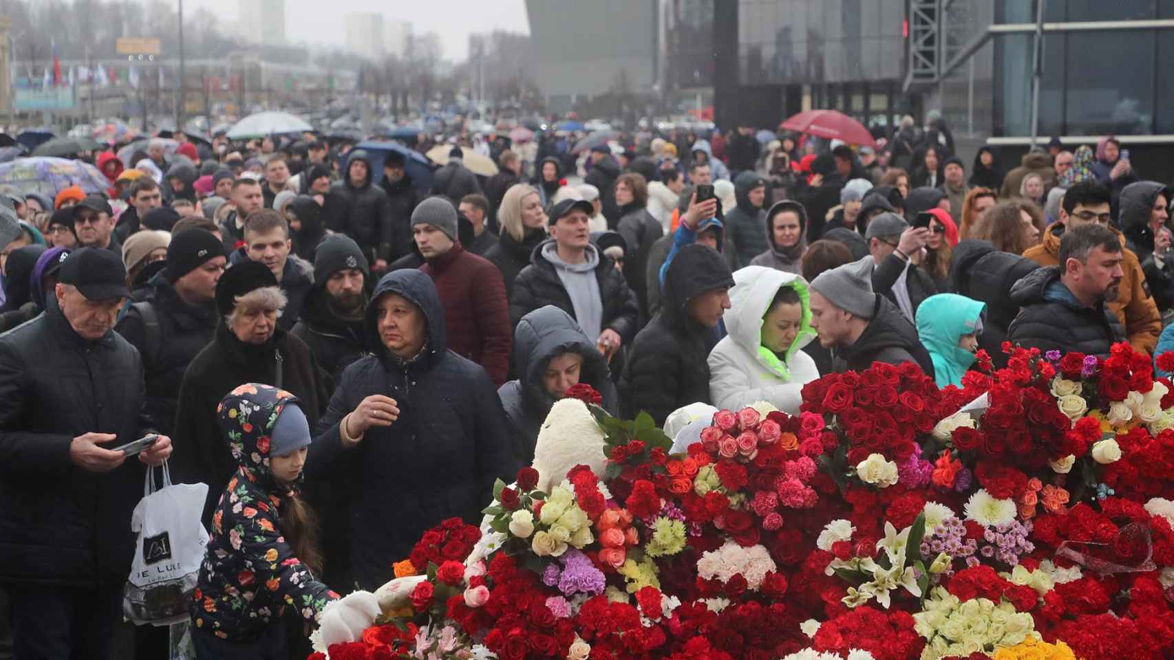 Homenaje a las víctimas mortales del atentado en Moscú.