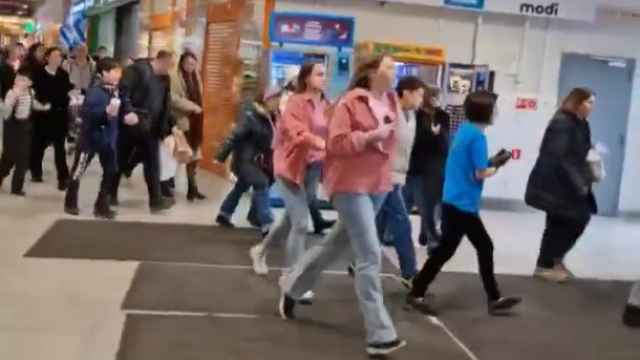 Evacúan un centro comercial en San Petersburgo.