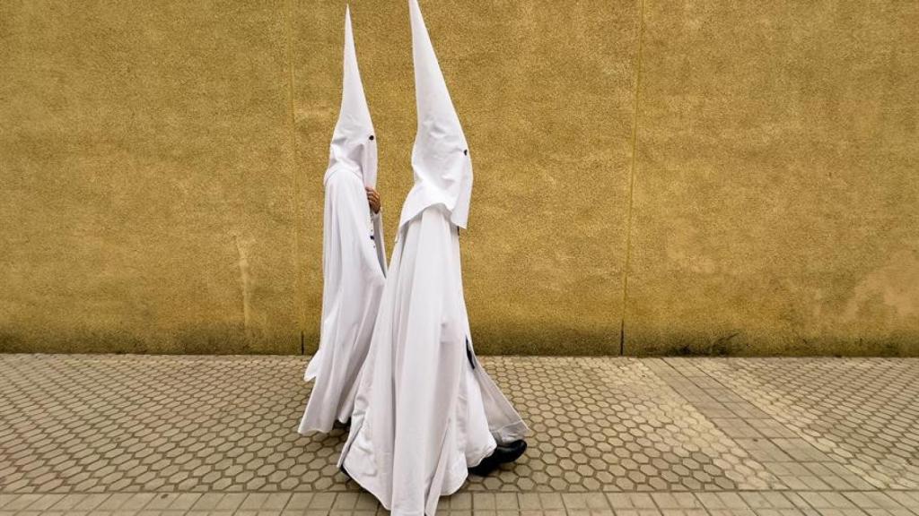 Nazarenos de La Paz por El Porvenir.