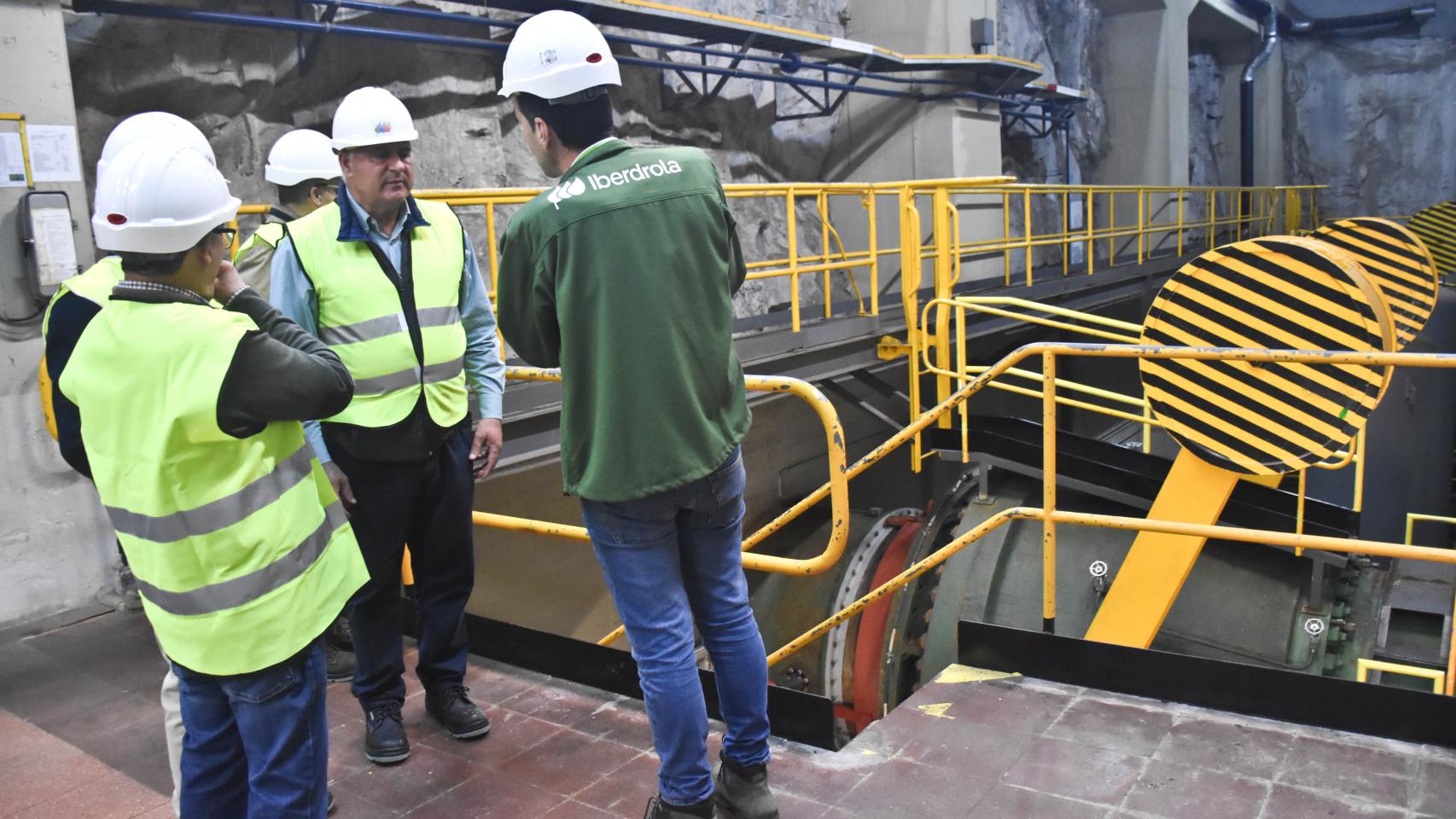 Palancas del cambio de turbinaje a casi 40 metros por debajo del río Duero