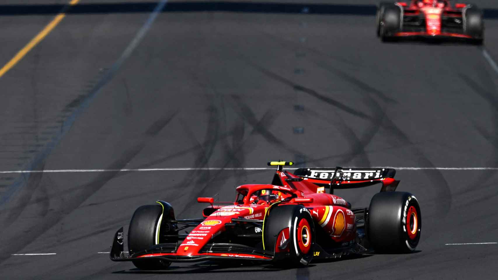 Carlos Sainz por delante de Charles Leclerc en el GP de Australia