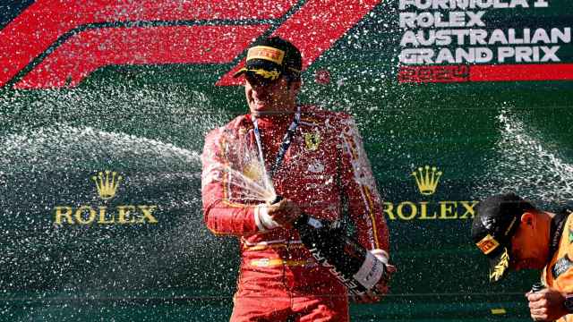 Carlos Sainz, en el podio del GP de Australia.