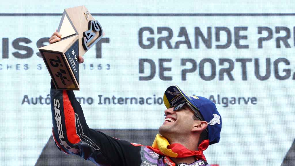 Jorge Martín celebra su victoria en el Gran Premio de Portugal, en el circuito de Portimao.