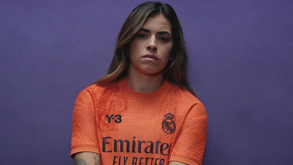 Misa Rodríguez con la nueva camiseta de portero