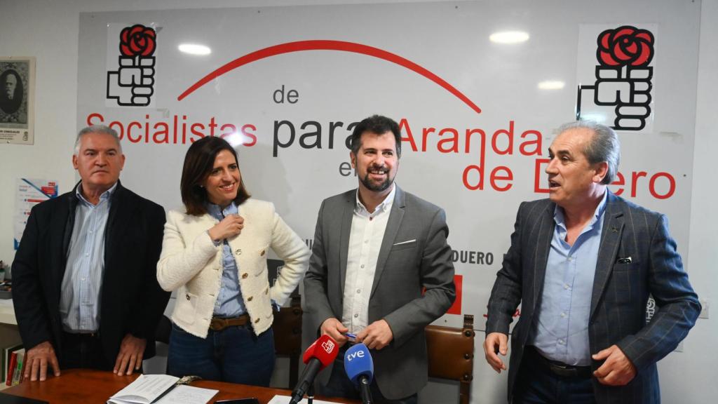 Presentación de las enmiendas del PSOE a los presupuestos de la Junta referidas a la comarca  de la Ribera del Duero de Burgos por parte de Luis Tudanca, Esther Peña, Luis Briones , e Ildefonso Sanz, este lunes.
