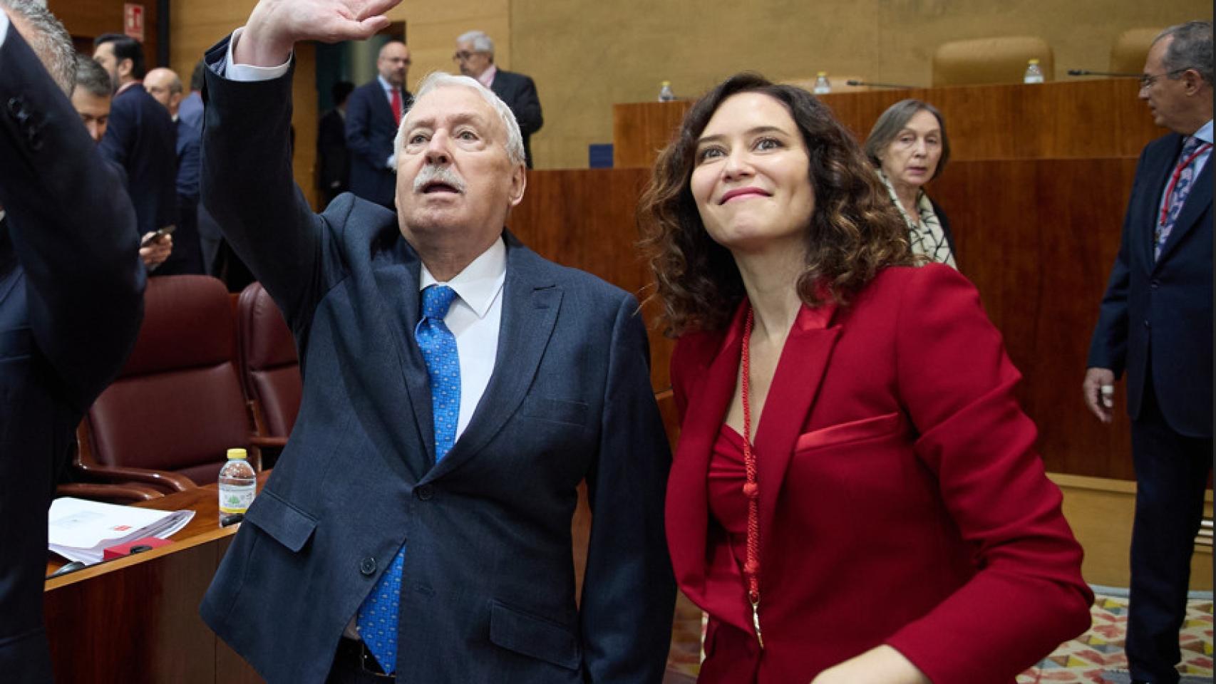 Joaquín Leguina junto a Isabel Díaz Ayuso.