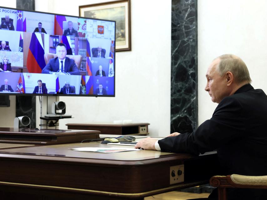 El presidente ruso, Vladímir Putin, preside una reunión de seguridad, el lunes en Moscú.