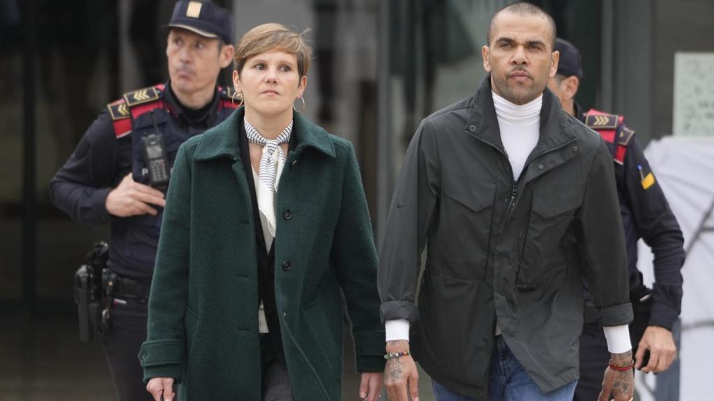 Dani Alves tras salir de la cárcel.