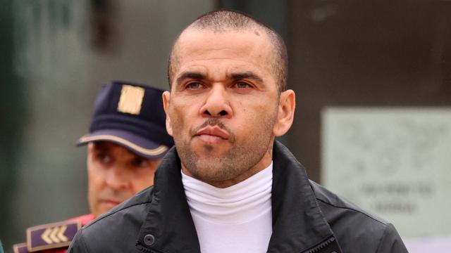 El exfutbolista Dani Alves, durante su salida del centro penitenciario Brians 2