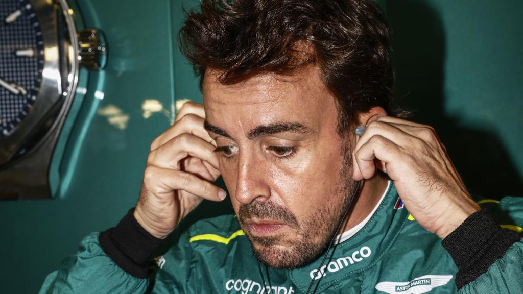 Fernando Alonso, en el paddock durante el GP de Australia de F1.