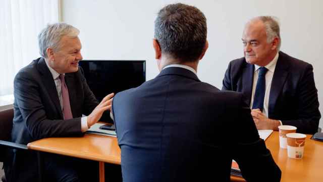 Reynders, junto a Félix Bolaños y Esteban González Pons, en la reunión del pasado 13 de marzo en Bruselas./