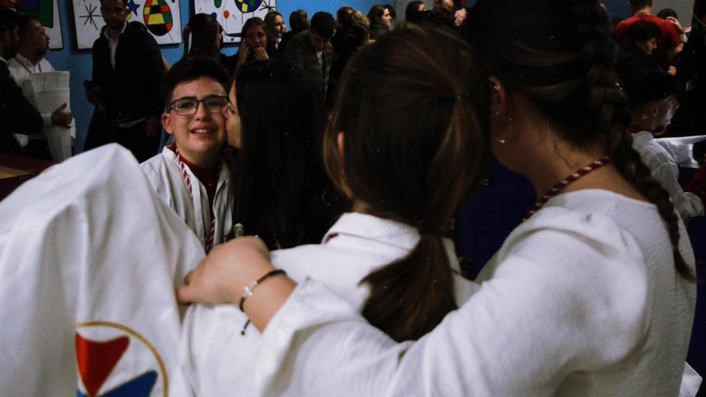 Llantos en la casa hermandad del Cautivo.