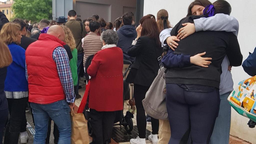 El barrio de la Cruz Verde de Málaga no deja solos a los titulares de Crucifixión