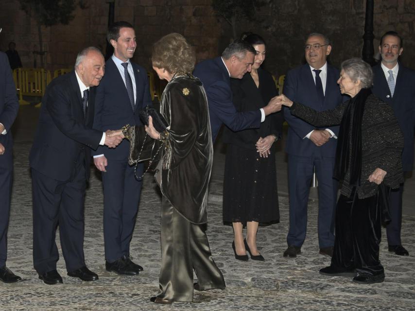 La madre de Felipe VI vestia un elegante kimono y su broche de Isabel Guarch.